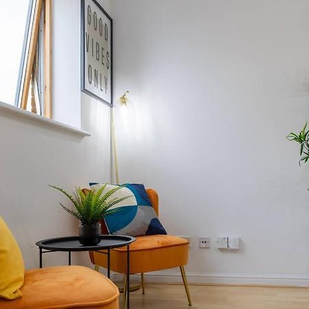 Morden London Apartment, By The Sea With Free Parking Exterior photo