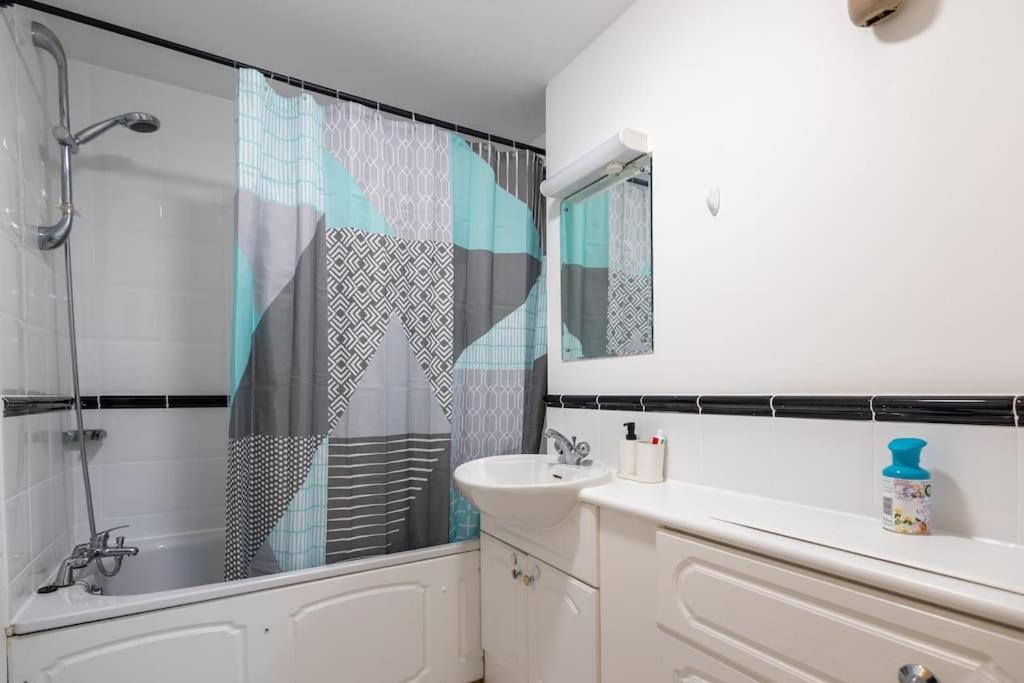 Morden London Apartment, By The Sea With Free Parking Exterior photo