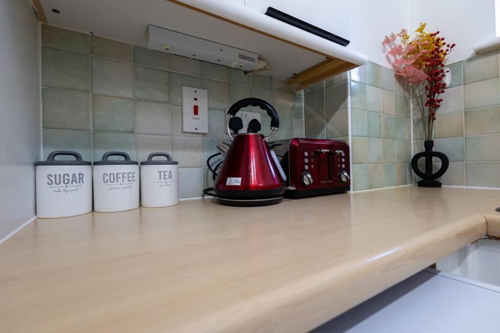 Morden London Apartment, By The Sea With Free Parking Exterior photo