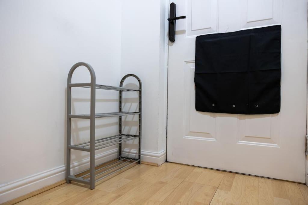 Morden London Apartment, By The Sea With Free Parking Exterior photo