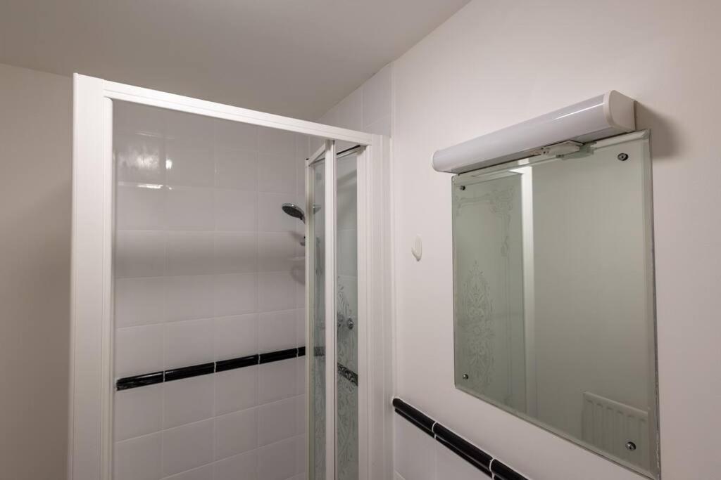 Morden London Apartment, By The Sea With Free Parking Exterior photo