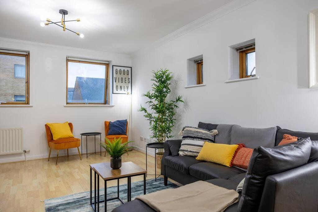 Morden London Apartment, By The Sea With Free Parking Exterior photo