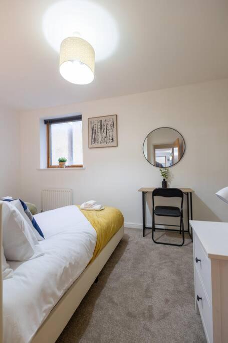 Morden London Apartment, By The Sea With Free Parking Exterior photo