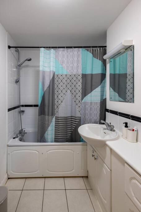 Morden London Apartment, By The Sea With Free Parking Exterior photo