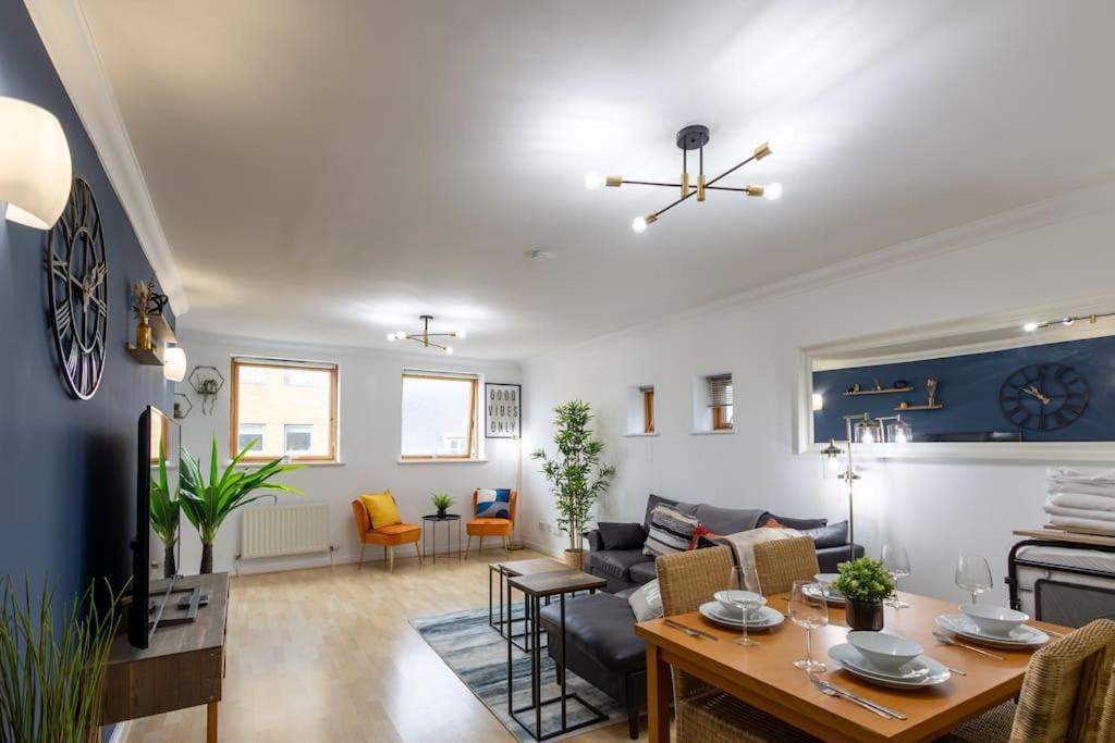 Morden London Apartment, By The Sea With Free Parking Exterior photo