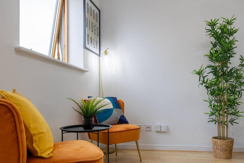Morden London Apartment, By The Sea With Free Parking Exterior photo
